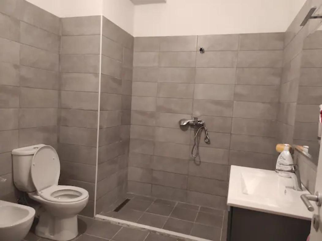 Modern Apartment In Тирана Екстериор снимка